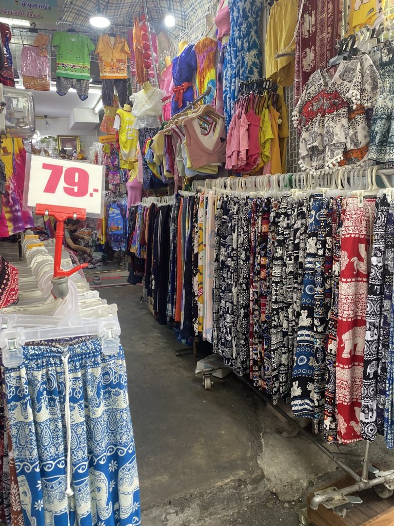 タイに来たらローカル市場で安くお買い物＆食べ歩き！＠Wang Lang Market - ブリ子がゆくinバンコク